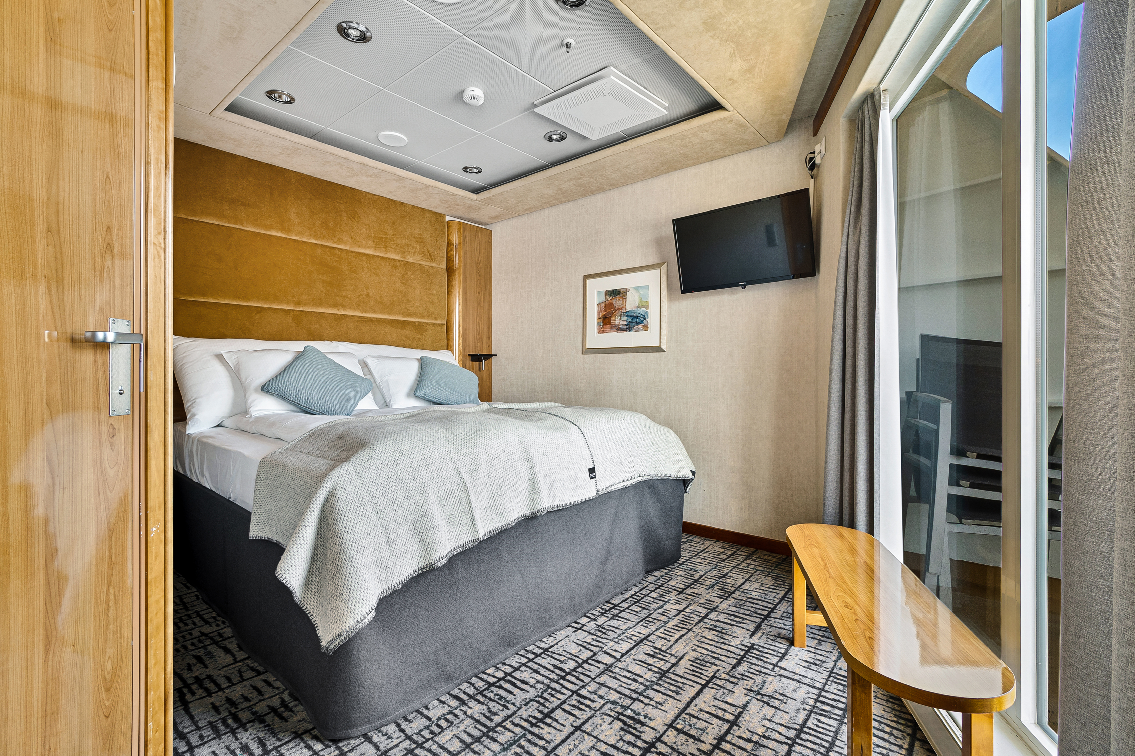 Expedition Suite | Owners' Suite on upper deck with balcony